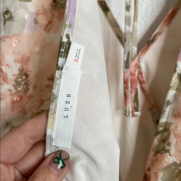 Lush Bodysuit Floral Flutter Sleeve Open Back Size Small - Picture 5 of 5